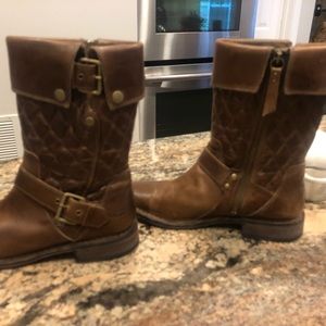 Leather size 7 UGG boots